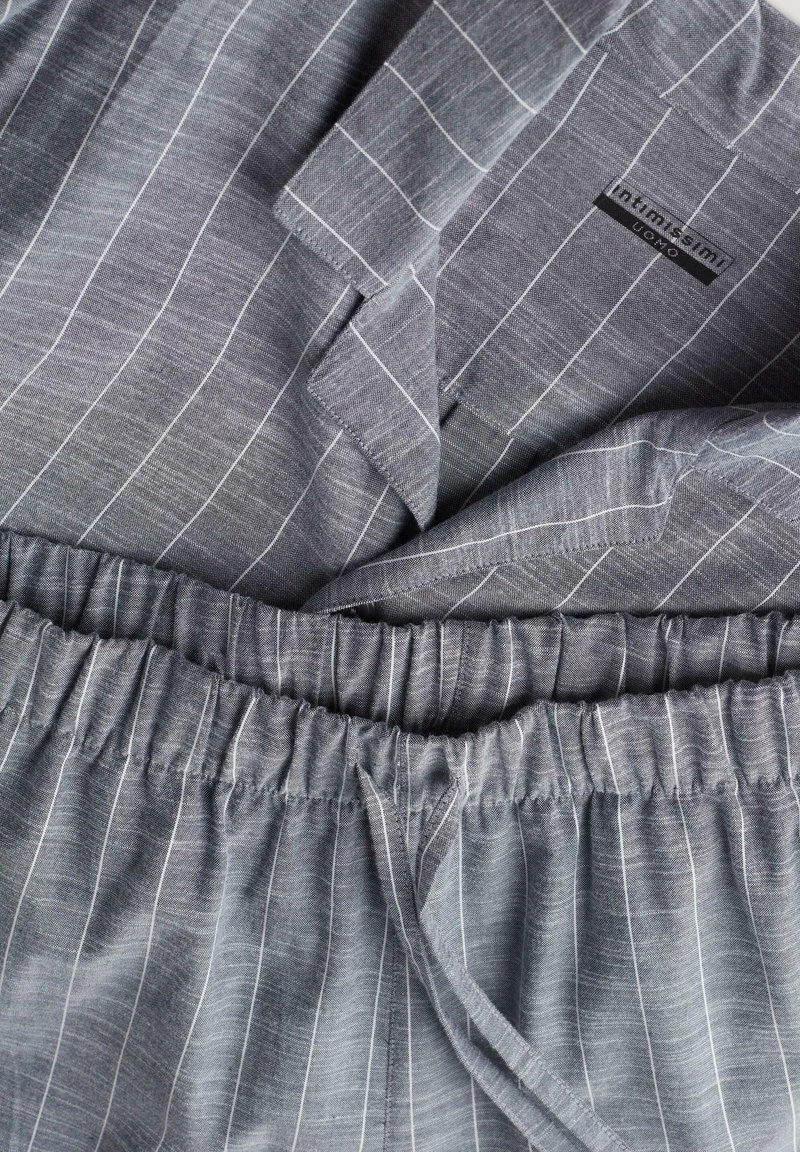 Intimissimi Herren Nachtwäsche Set - Grau Lub Grey White Stripe 7 Intimissimi Herren Nachtwäsche Set - Grau Lub Grey White Stripe – Bild 5