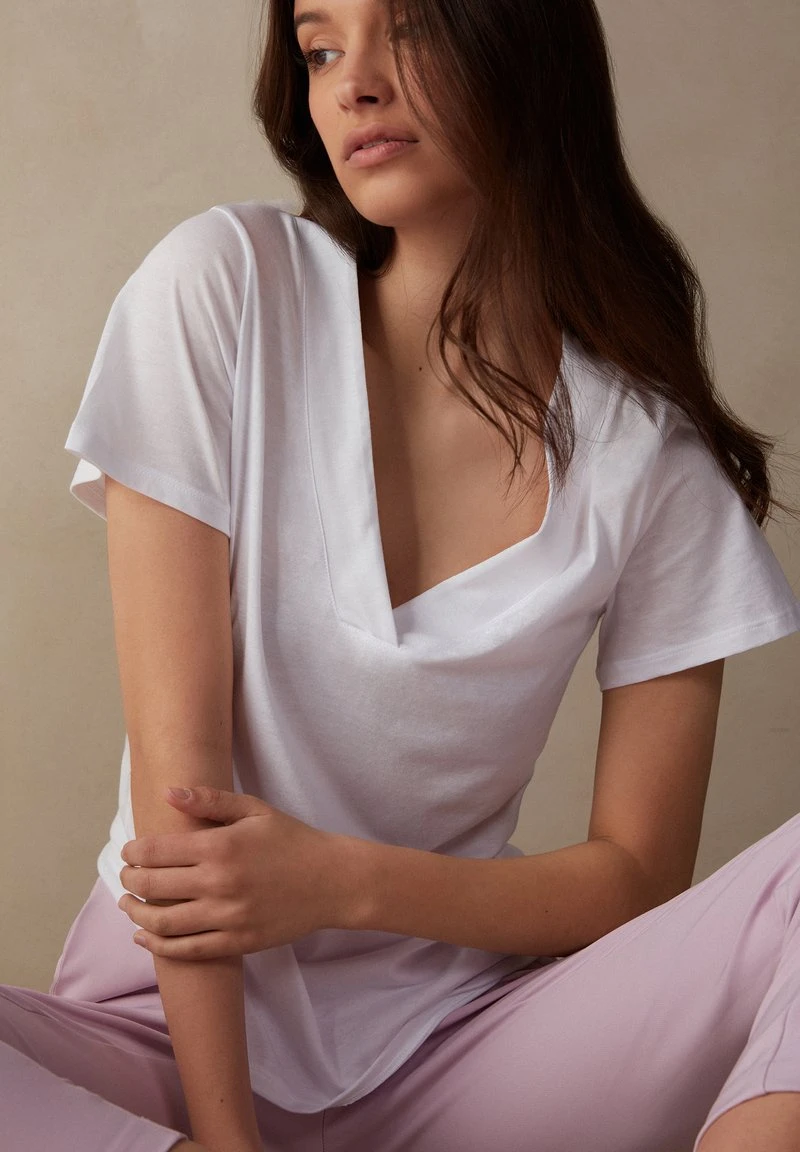 Intimissimi Damen DE MANGA CORTA Y ESCOTE DE PICO DE SUPIMA® ULTR - T-Shirt Basic - Weiss 6 Intimissimi Damen DE MANGA CORTA Y ESCOTE DE PICO DE SUPIMA® ULTR - T-Shirt Basic - Weiss – Bild 4