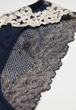 Intimissimi Damen SLIP PRETTY FLOWERS - Slip - Blau/intense Blue/vanilla -INTIMISSIMI Verkäufe 129895fbe954461a805873f2175b1bfb