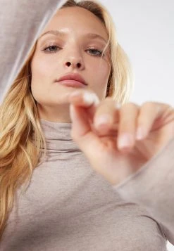 Intimissimi Damen HOCHGESCHLOSSENES ULTRALIGHT - Langarmshirt - Doppia Balza Romantica Nat. 9 Intimissimi Damen HOCHGESCHLOSSENES ULTRALIGHT - Langarmshirt - Doppia Balza Romantica Nat. -INTIMISSIMI Verkäufe 17f15e18ccce4fdd8d7e4ec0a6c6229e