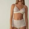 Intimissimi Damen EMMA AUS SPITZE - Triangel BH - Off-white 2 Intimissimi Damen EMMA AUS SPITZE - Triangel BH - Off-white -INTIMISSIMI Verkäufe 3696d38ef08e48bc88ed4f97c44f77e7