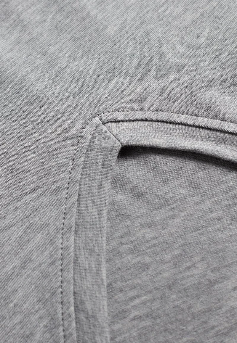 Intimissimi Herren T-SHIRT V-AUSSCHNITT AUS SUPIMA®-BAUMWOLLE - Unterhemd/-shirt - Grigio Melange 6 Intimissimi Herren T-SHIRT V-AUSSCHNITT AUS SUPIMA®-BAUMWOLLE - Unterhemd/-shirt - Grigio Melange – Bild 4