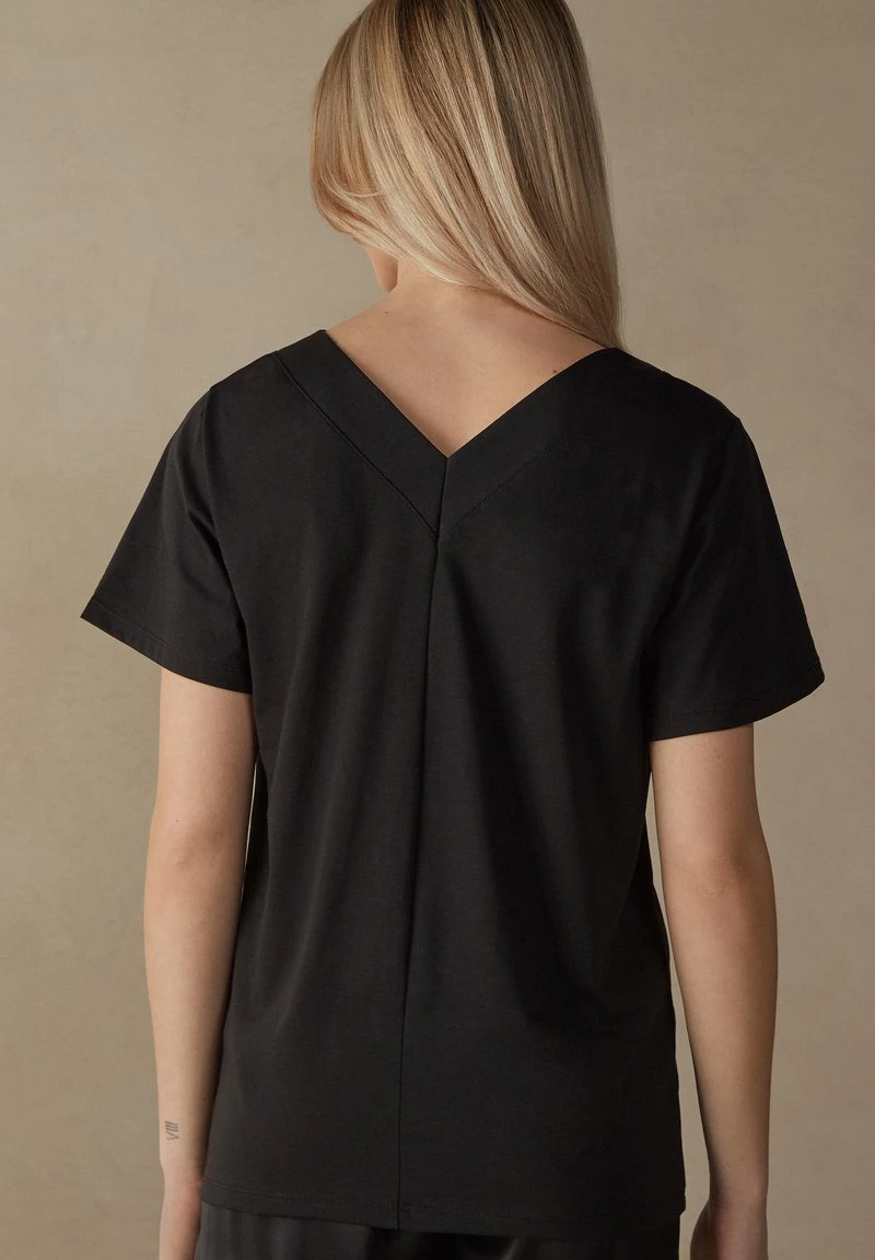 Intimissimi Damen DE MANGA CORTA Y ESCOTE DE PICO DE SUPIMA® ULTR - T-Shirt Basic - Schwarz 4 Intimissimi Damen DE MANGA CORTA Y ESCOTE DE PICO DE SUPIMA® ULTR - T-Shirt Basic - Schwarz – Bild 2