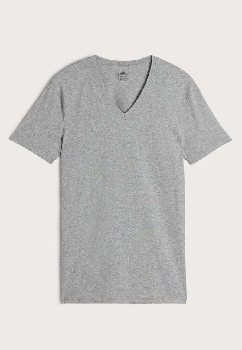 Intimissimi Herren T-SHIRT V-AUSSCHNITT AUS SUPIMA®-BAUMWOLLE - Unterhemd/-shirt - Grigio Melange 7 Intimissimi Herren T-SHIRT V-AUSSCHNITT AUS SUPIMA®-BAUMWOLLE - Unterhemd/-shirt - Grigio Melange – Bild 5