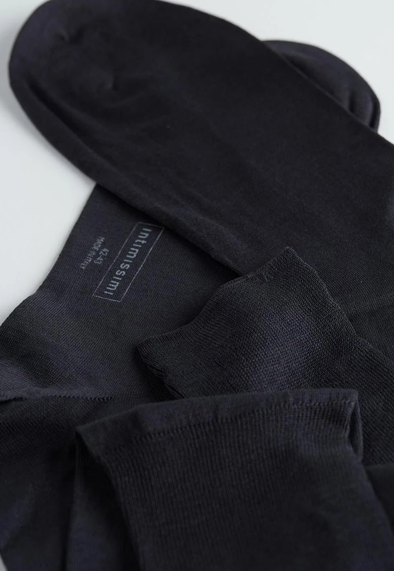 Intimissimi Herren LANGE STRÜMPFE AUS SATINIERTER, MERCERISIERTER BAUMWOLLE - Kniestrümpfe - Antracite 4 Intimissimi Herren LANGE STRÜMPFE AUS SATINIERTER, MERCERISIERTER BAUMWOLLE - Kniestrümpfe - Antracite – Bild 2