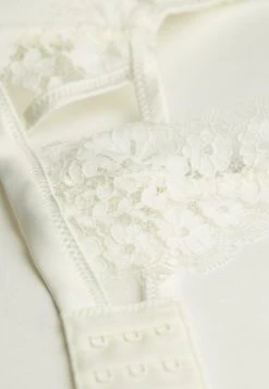 Intimissimi Damen TIZIANA HEART BEAT - Triangel BH - Puderweiss 11 Intimissimi Damen TIZIANA HEART BEAT - Triangel BH - Puderweiss -INTIMISSIMI Verkäufe 9d811af7cc2d4d49a12729e3de56b722