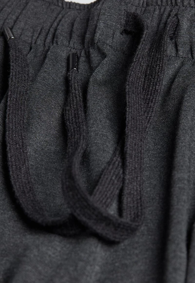 Intimissimi Herren KURZE HOSE AUS SEIDE UND MODAL - Shorts - Grigio Scuro Mel 7 Intimissimi Herren KURZE HOSE AUS SEIDE UND MODAL - Shorts - Grigio Scuro Mel – Bild 5