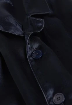 Intimissimi Herren LANGER SEIDENPYJAMA MIT PASPEL - Nachtwäsche Set - Blu Notte 11 Intimissimi Herren LANGER SEIDENPYJAMA MIT PASPEL - Nachtwäsche Set - Blu Notte -INTIMISSIMI Verkäufe ad83598795664c649f9c20d7ac0ad658