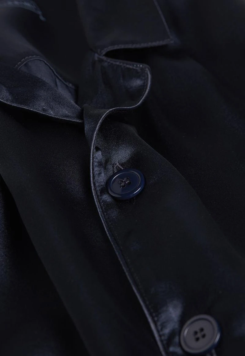 Intimissimi Herren LANGER SEIDENPYJAMA MIT PASPEL - Nachtwäsche Set - Blu Notte 7 Intimissimi Herren LANGER SEIDENPYJAMA MIT PASPEL - Nachtwäsche Set - Blu Notte – Bild 5