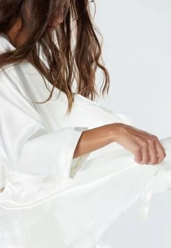 Intimissimi Damen KIMONO AUS SEIDE - Bademantel - Talco 9 Intimissimi Damen KIMONO AUS SEIDE - Bademantel - Talco -INTIMISSIMI Verkäufe b4a1910f44f641c08b3620eca493f4a4