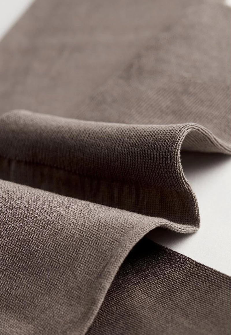 Intimissimi Herren LANGE STRÜMPFE AUS SATINIERTER, MERCERISIERTER BAUMWOLLE - Kniestrümpfe - Sasso 4 Intimissimi Herren LANGE STRÜMPFE AUS SATINIERTER, MERCERISIERTER BAUMWOLLE - Kniestrümpfe - Sasso – Bild 2