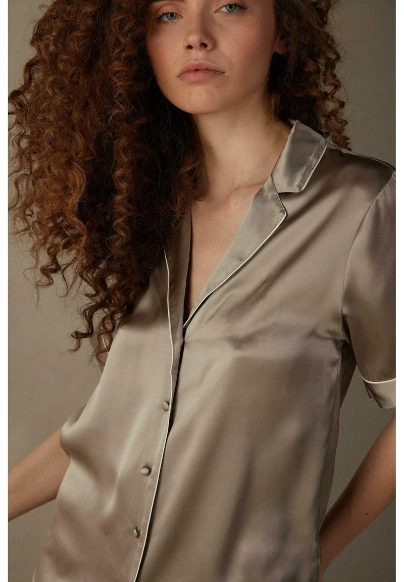 Intimissimi Damen MIT KONTRASTKANTEN - Nachtwäsche Shirt - Puderbeige 5 Intimissimi Damen MIT KONTRASTKANTEN - Nachtwäsche Shirt - Puderbeige – Bild 3