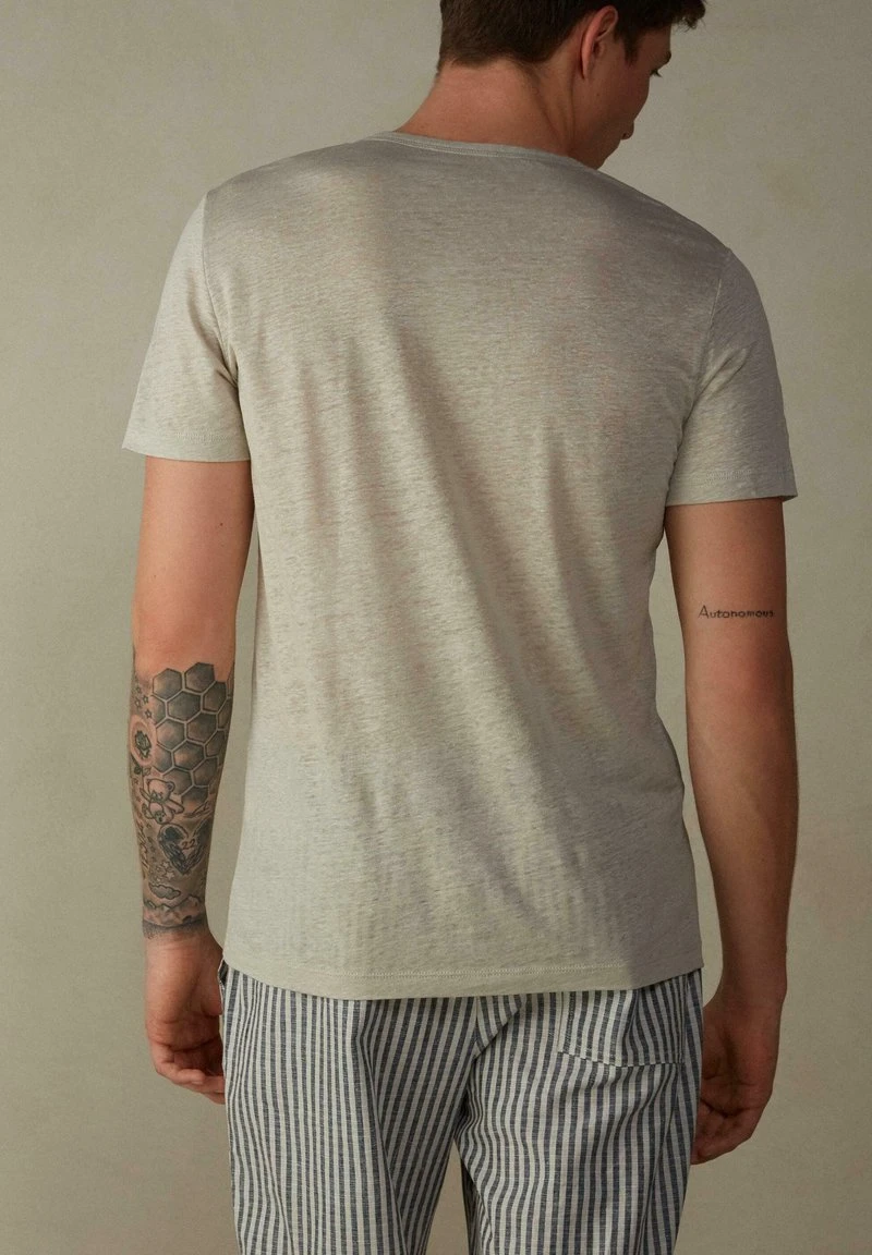 Intimissimi Herren KURZARM - Nachtwäsche Shirt - Leinenweiss Hell 4 Intimissimi Herren KURZARM - Nachtwäsche Shirt - Leinenweiss Hell – Bild 2